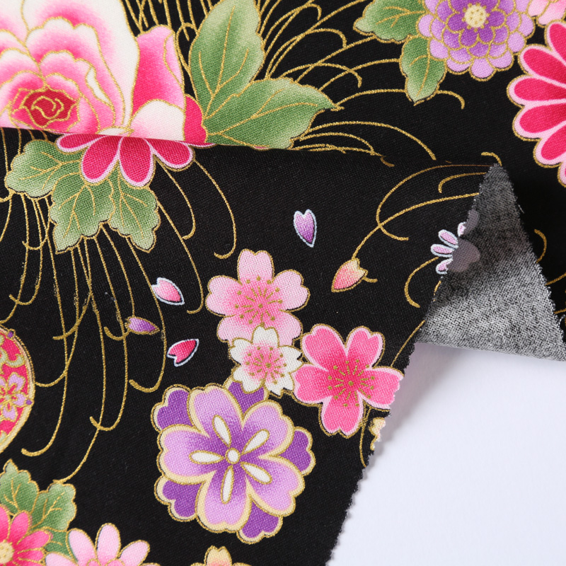 和風柄 開花シリーズ 1750-28 シーチング生地に花柄や彩り豊かな菊や扇模様が描かれております / Japanese pattern flowering series 1750-28 Flower patterns and colorful chrysanthemum and fan patterns are drawn on the sheeting fabric.
