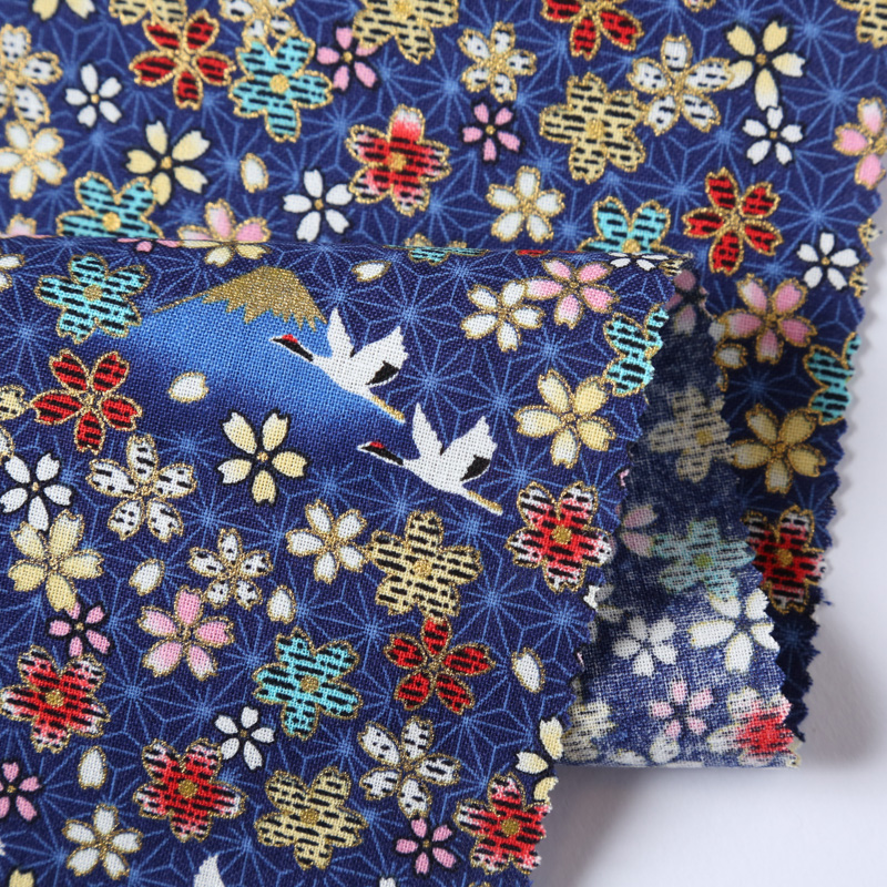 和風柄 民芸シリーズ 2000-84 シーチング生地に花柄や鶴や富士山が描かれております / Japanese-style pattern folk art series 2000-84 Flower patterns, cranes, and Mt. Fuji are drawn on the sheeting fabric.