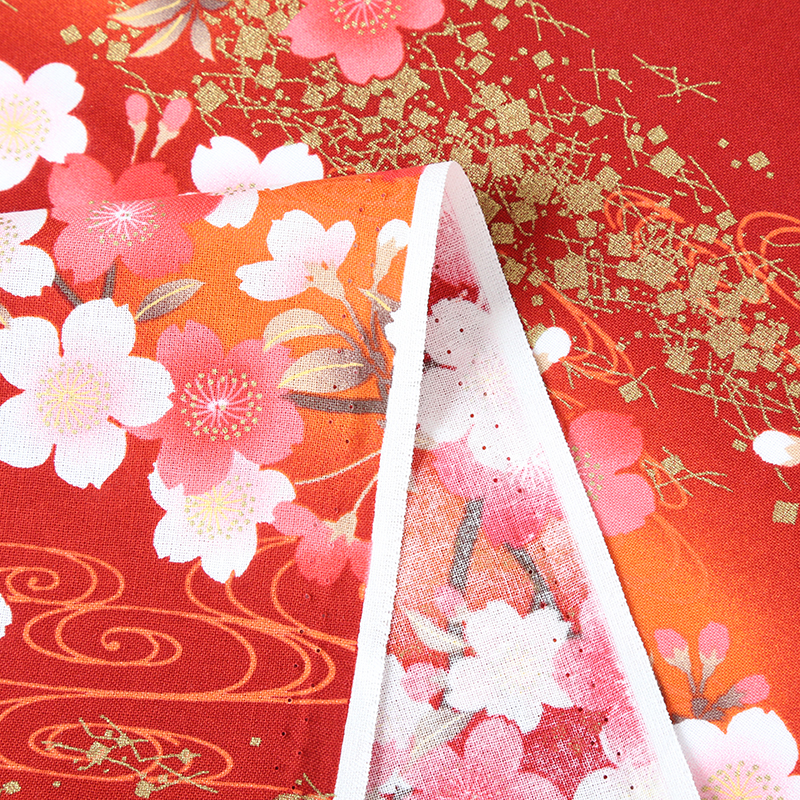 和柄シリーズ 2900-2 シーチング生地に桜が鮮やかに描かれています /   Cherry blossoms are vividly depicted on the sheeting fabric.