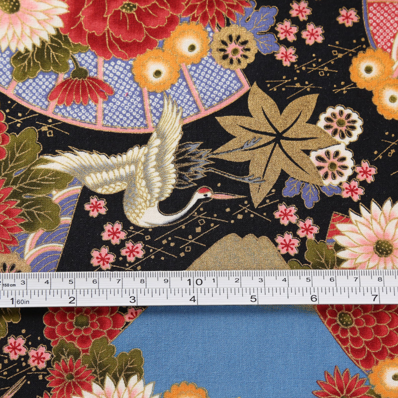 和風柄 開花シリーズ 1750-32 シーチング生地に花柄や彩り豊かな菊や扇模様が描かれております / Japanese pattern  flowering series 1750-32 Flower patterns and colorful chrysanthemum and fan  