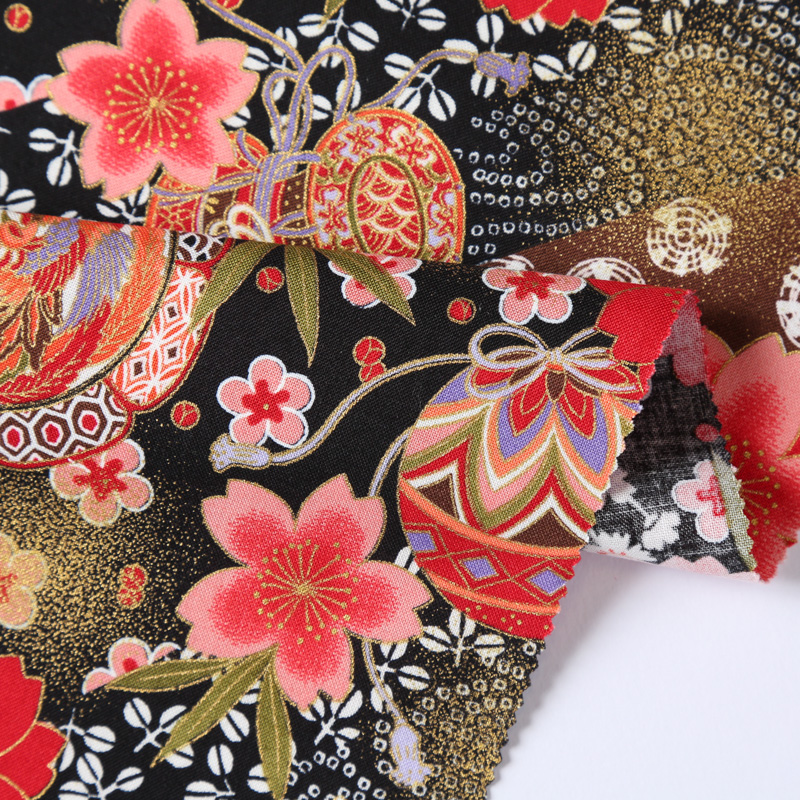 和風柄 開花シリーズ 1750-76 シーチング生地に花柄や彩り豊かな菊や扇模様が描かれております / Japanese Pattern Flowering Series 1750-76 Flower patterns and colorful chrysanthemum and fan patterns are drawn on the sheeting fabric.
