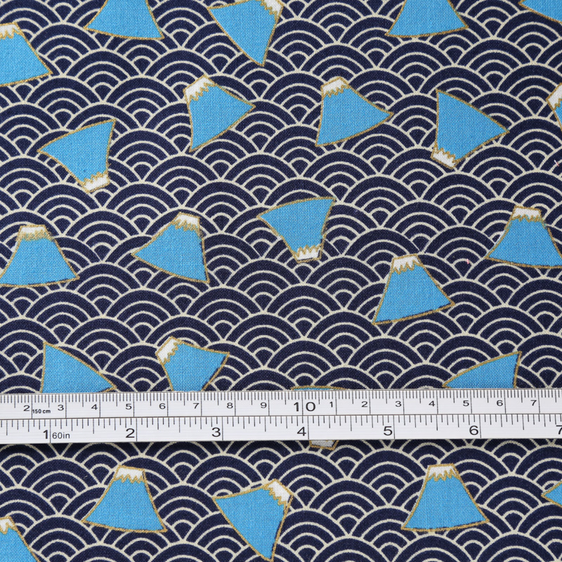 和風柄 民芸シリーズ 2000-88 シーチング生地に富士山や青海波が描かれております / Japanese pattern folk art  series 2000-88 Mt. Fuji and Qinghai waves are drawn on the sheeting fabric.