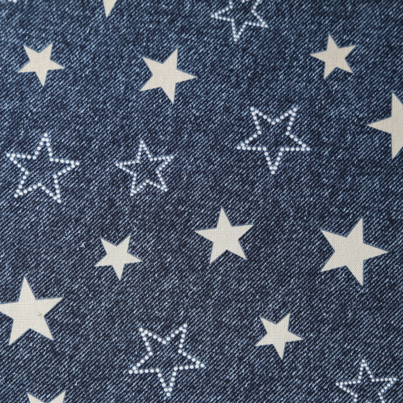 デニム調プリント 4900-4 オックス生地に星柄が描かれています / Denim-like print 4900-4 A star pattern  is drawn on the Oxford cloth.