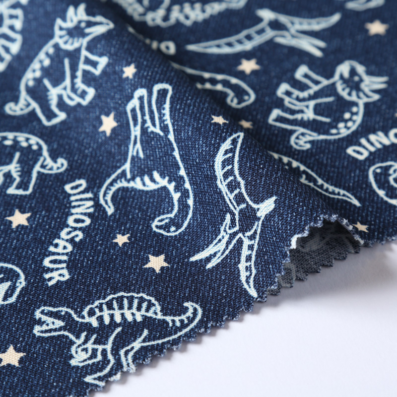 デニム調プリント 4900-6 オックス生地に星や恐竜が描かれています / Denim-like print 4900-6 Stars and  dinosaurs are drawn on the oxford fabric.