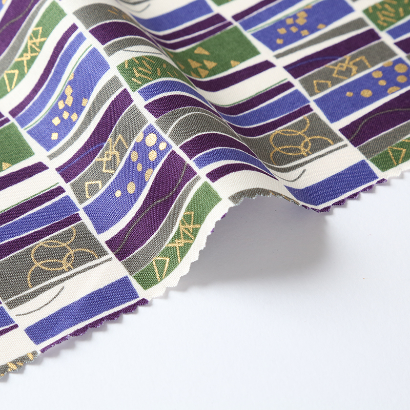 和柄  2000-110  シーチング生地にカラフルな竹の柄が描かれています/ Japanese Pattern 2000-110 A colorful bamboo pattern is drawn on the sheeting fabric.