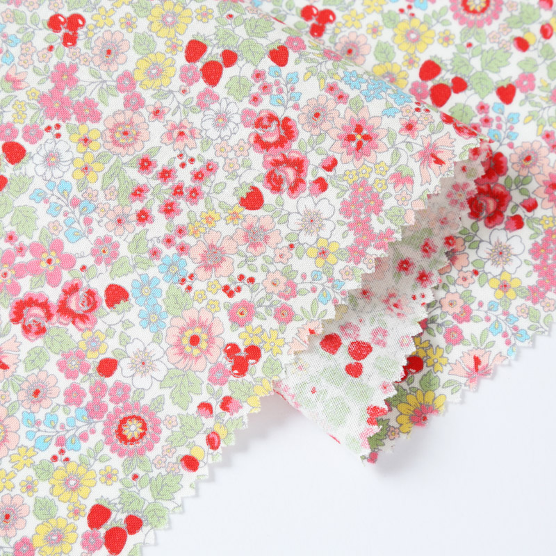 花柄  8450-60 スケアー生地に彩り豊かな小花が描かれております / Floral pattern 8450-60 Scare fabric with colorful small flowers
